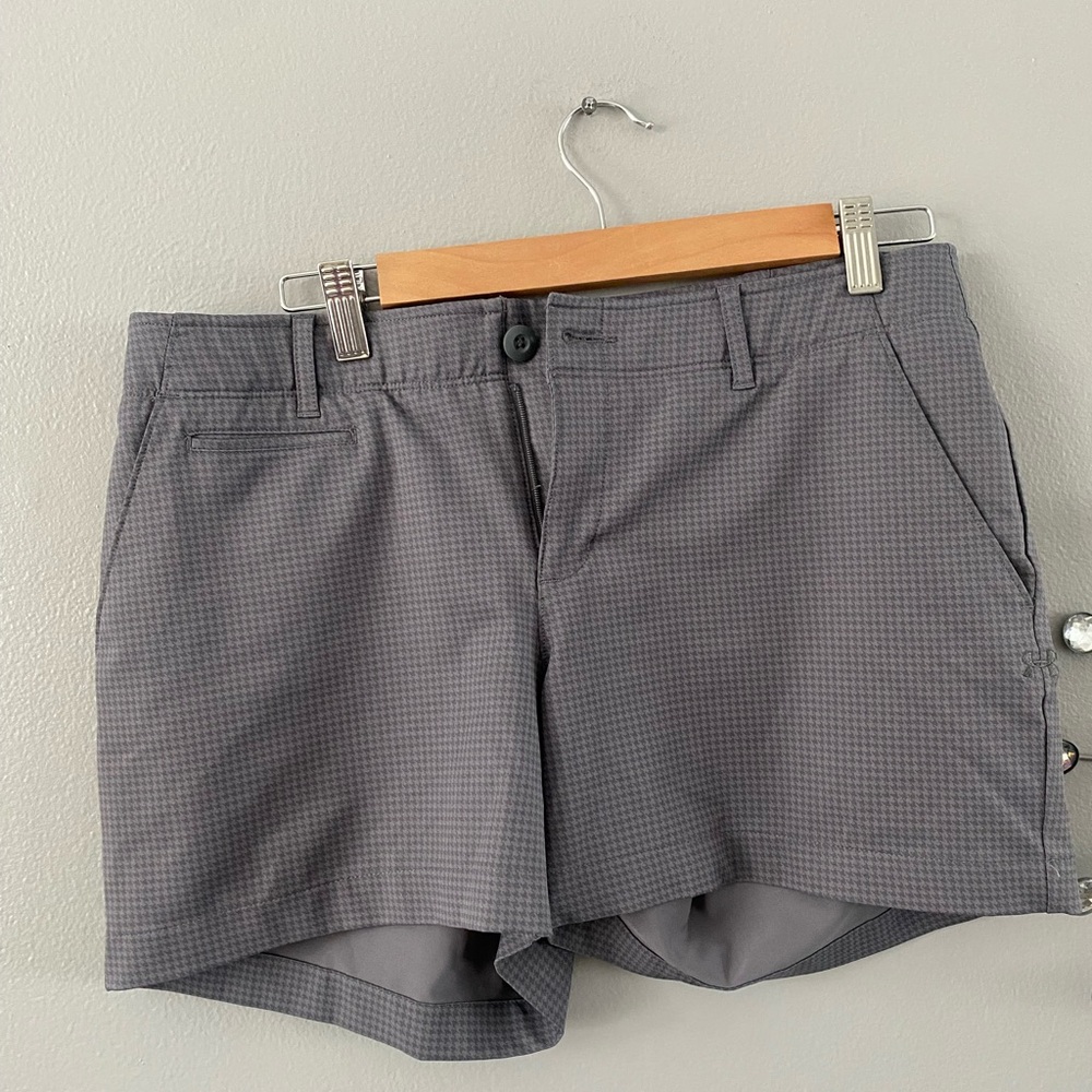 UNDER ARMOUR | FITTED HEATGEAR Women 2 Gray Stretch 4" Houndstooth Shorts